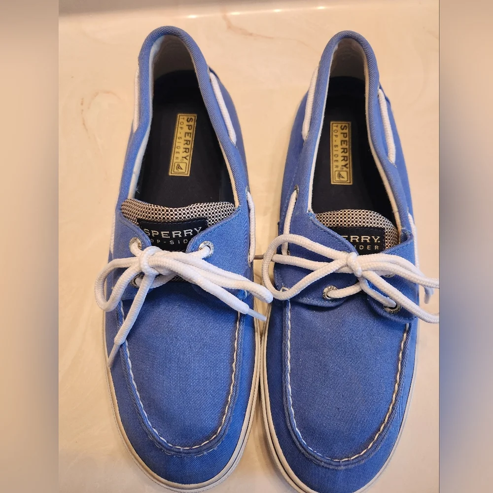Sperry Top-Sider Blue and White Boat Shoes with Classic Design size 10.5